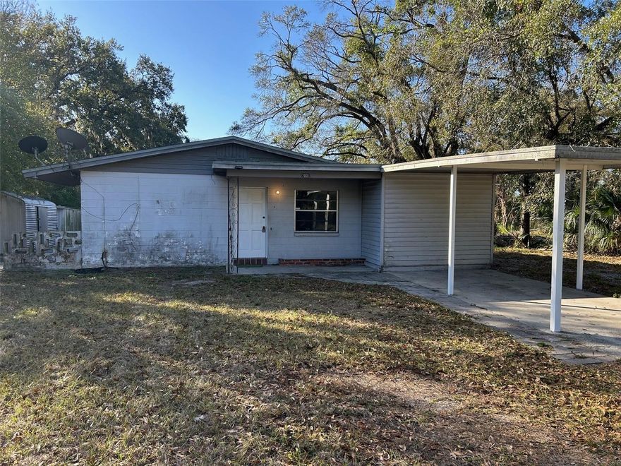 Nice property.  4 bedrooms, 2 full baths inside laundry room, great room newly repainted kitchen with new flooring.  Property has 211' frontage and
could possibly be divided.

Master bath has just been remodeled, and entire interior has been repainted.  4th bedroom has private door to outside.

Located just south of Causeway at the corner of 70th St and 32nd Ave S, it affords easy access to downtown, Brandon, and other parts of the county.