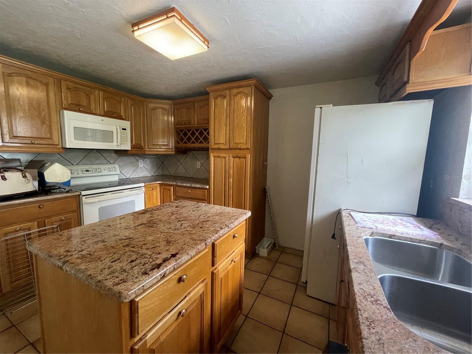 TOWNN COUNTRY PARK UNIT 29 - Residential Lease