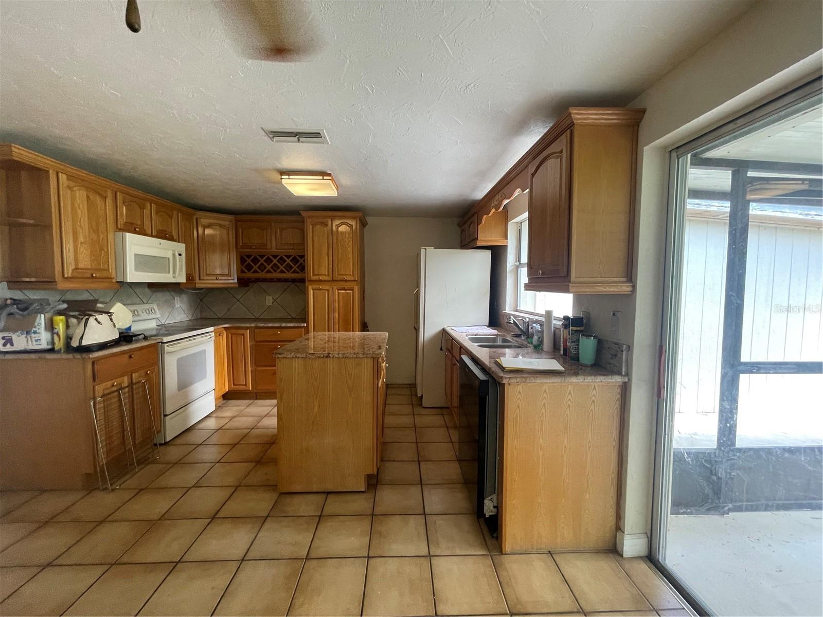 TOWNN COUNTRY PARK UNIT 29 - Residential Lease