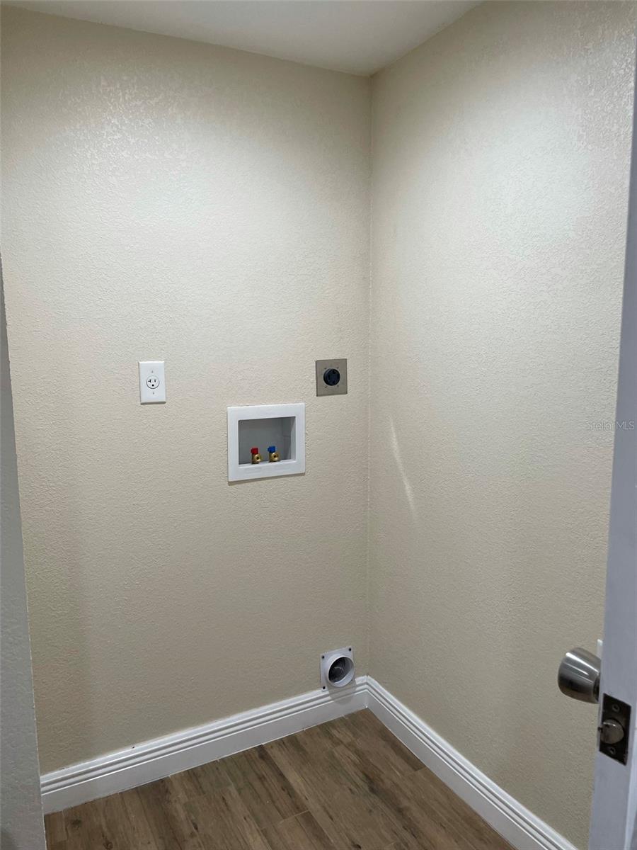 TOWNN COUNTRY PARK UNIT 29 - Residential Lease