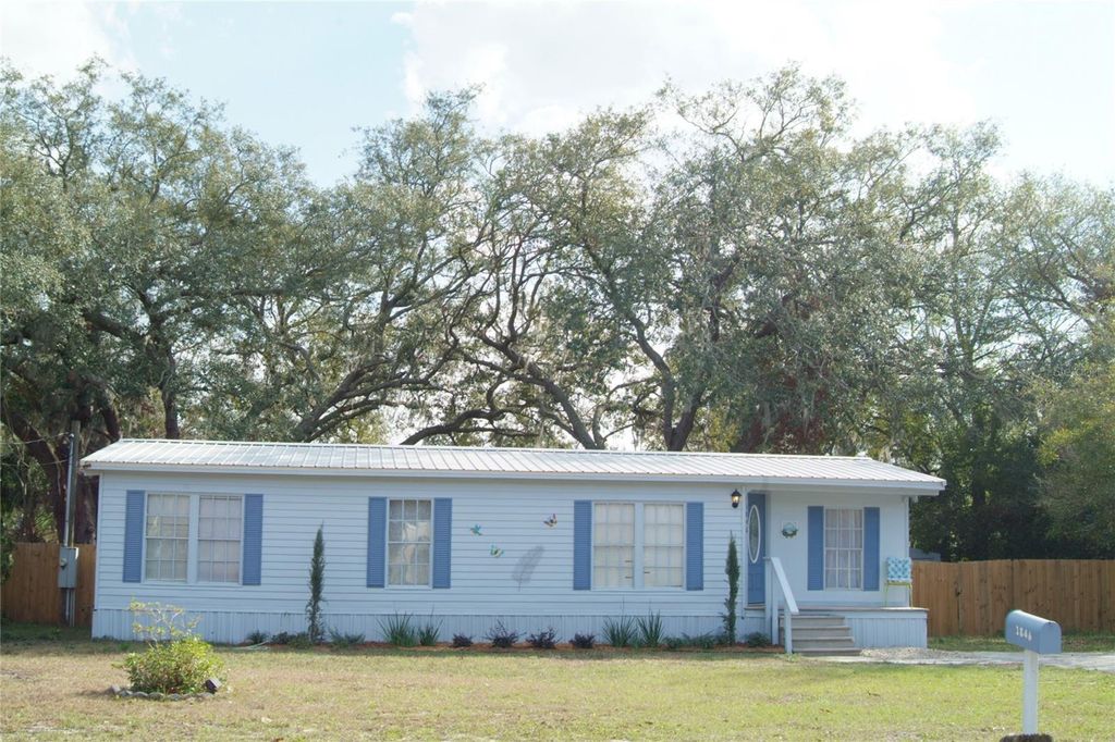 Photo of 1846 Fruitland Park Boulevard, Fruitland Park, FL 34731 (MLS # G5111263)