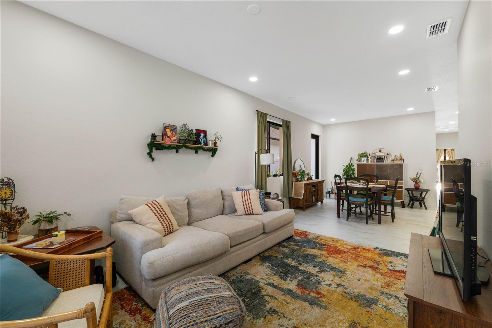4108 N THATCHER