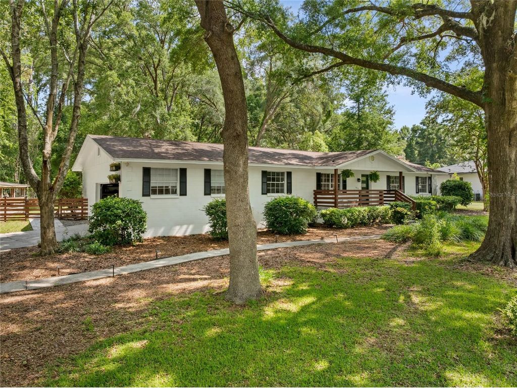 Photo of 8024 NW 2nd Court, Gainesville, FL 32607 (MLS # GC531253)