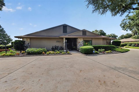 Tiny photo for 1750 Sussex Drive, Mount Dora, FL 32757 (MLS # G5119333)