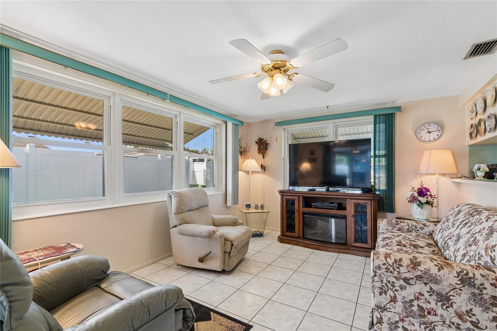 HOLIDAY GARDENS ESTATES - Residential