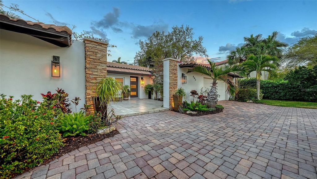 Photo of 443 Bird Key Drive, Sarasota, FL 34236 (MLS # A4686032)