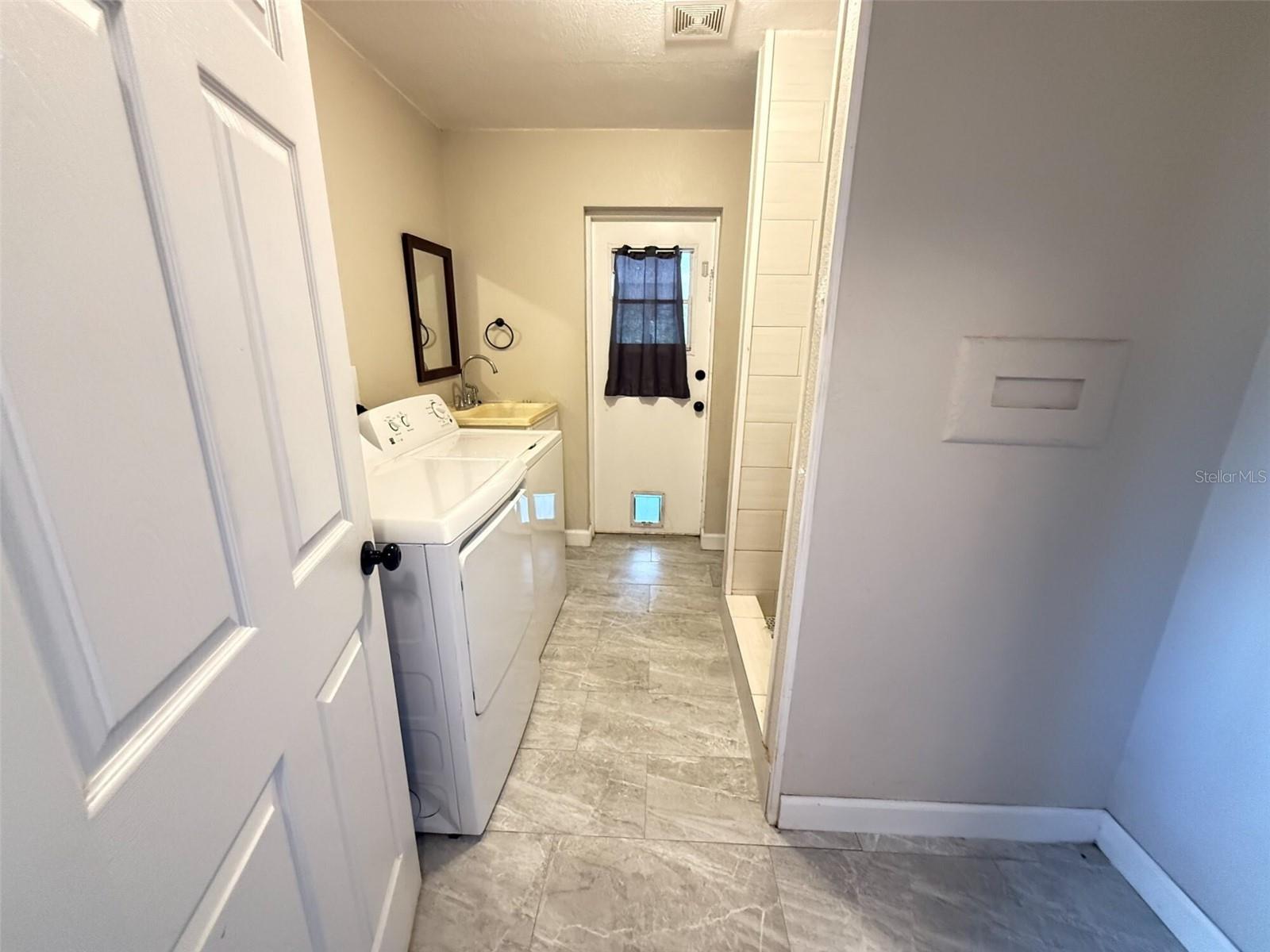 WILLOW SHORES - Residential Lease