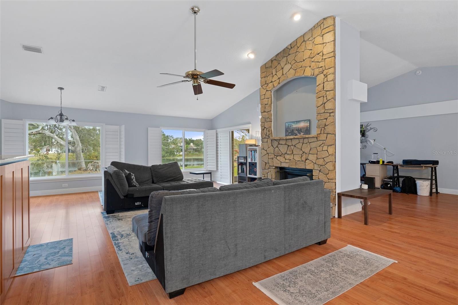 810 SANDRINGHAM LANE