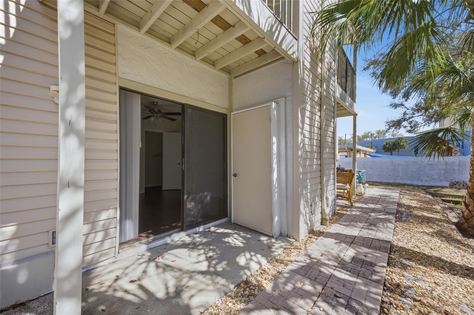 PALMA CEIA OAKS II A CONDOMINI - Residential Lease