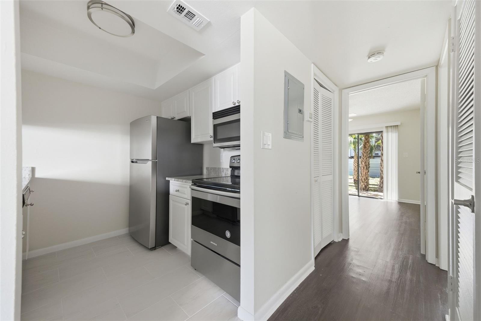 PALMA CEIA OAKS II A CONDOMINI - Residential Lease