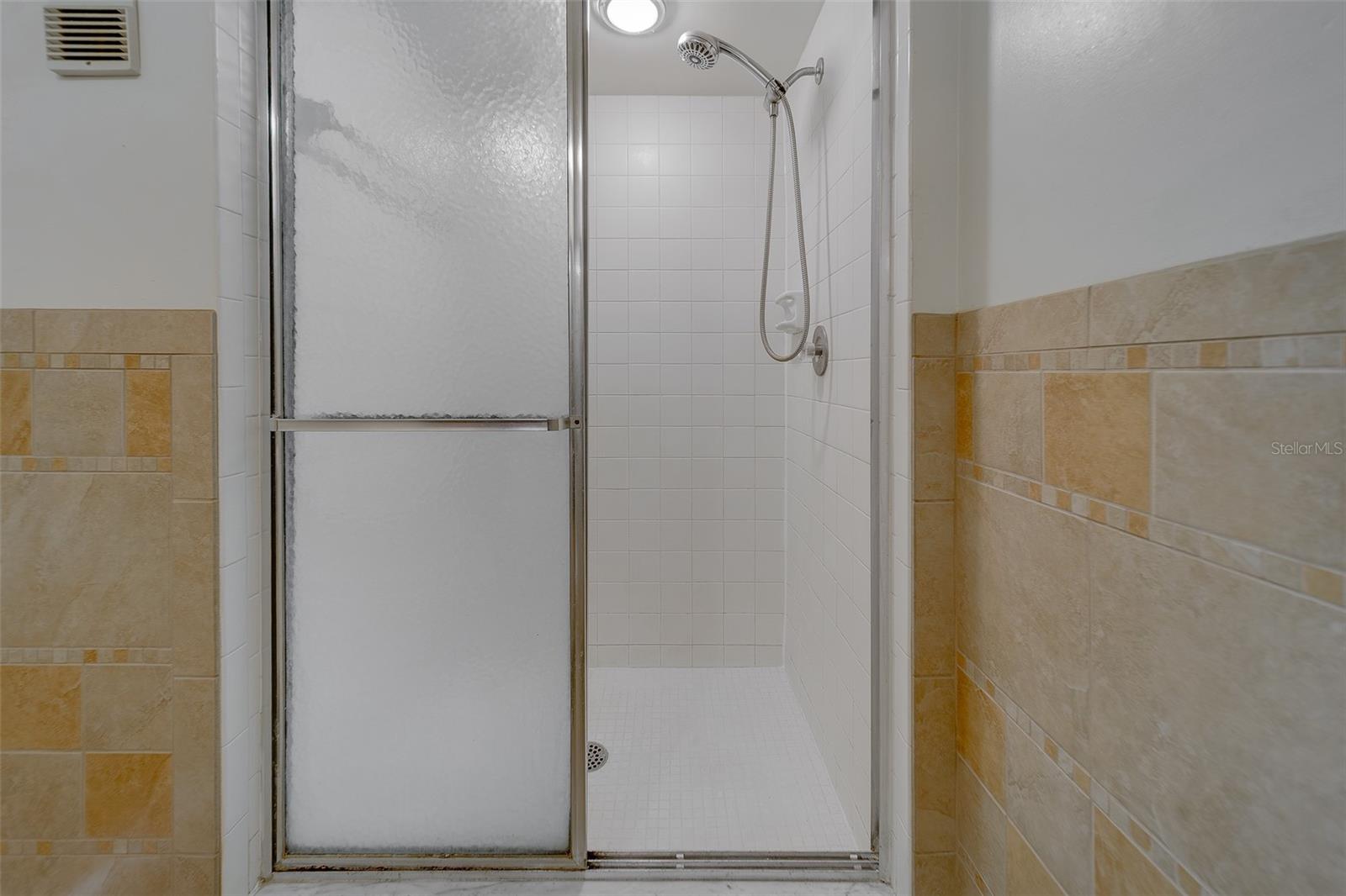 PENTHOUSE GREENS - Residential