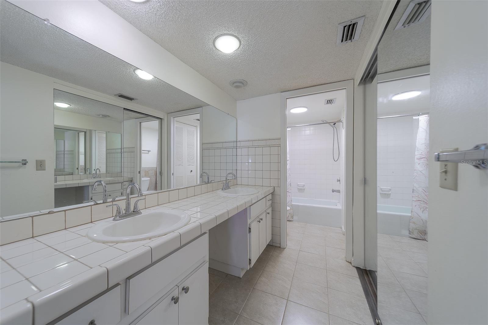 PENTHOUSE GREENS - Residential