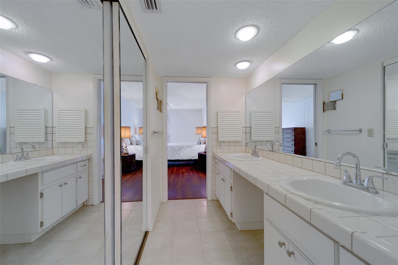 PENTHOUSE GREENS - Residential