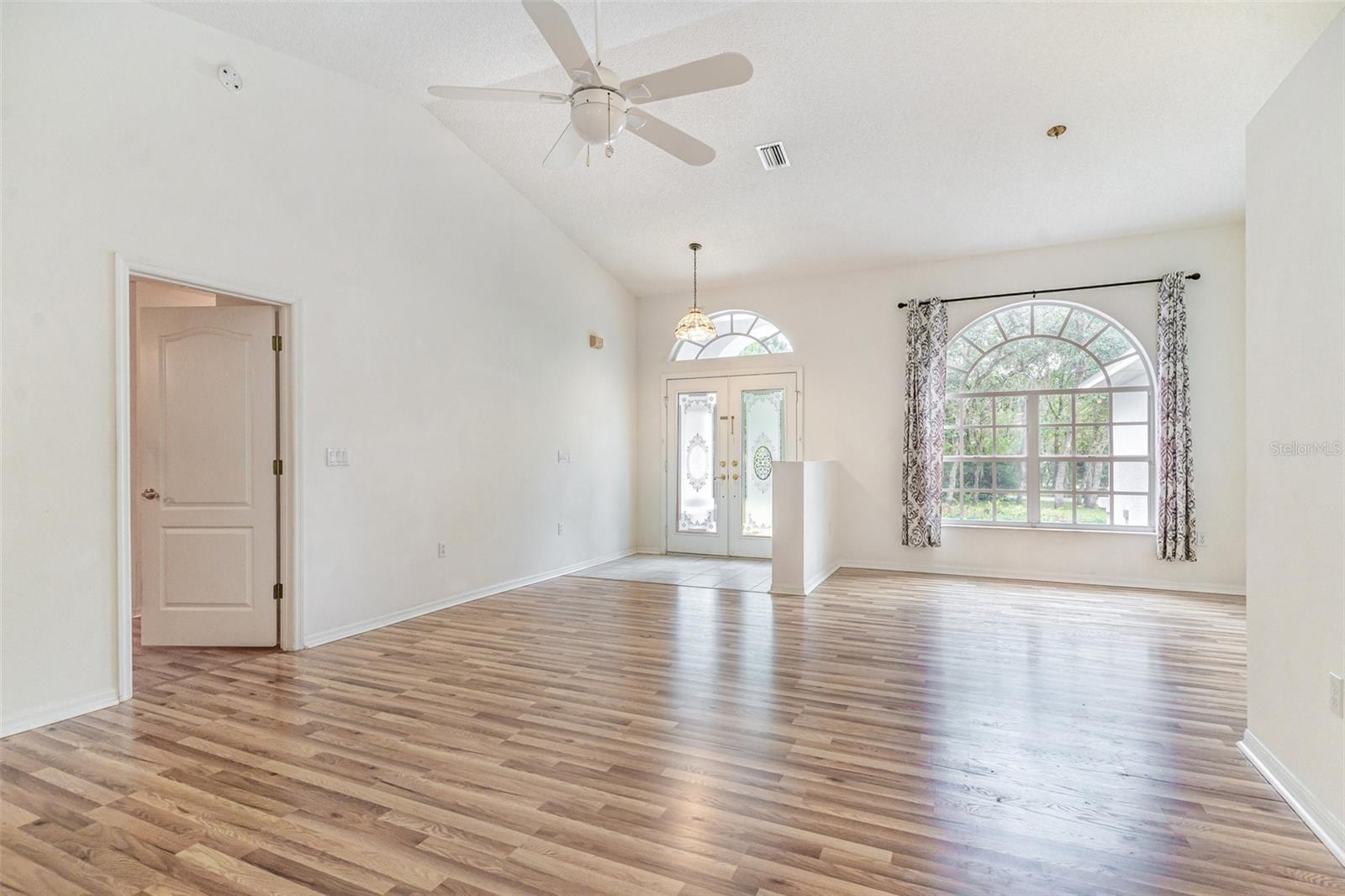 1415 E CLEVELAND STREET