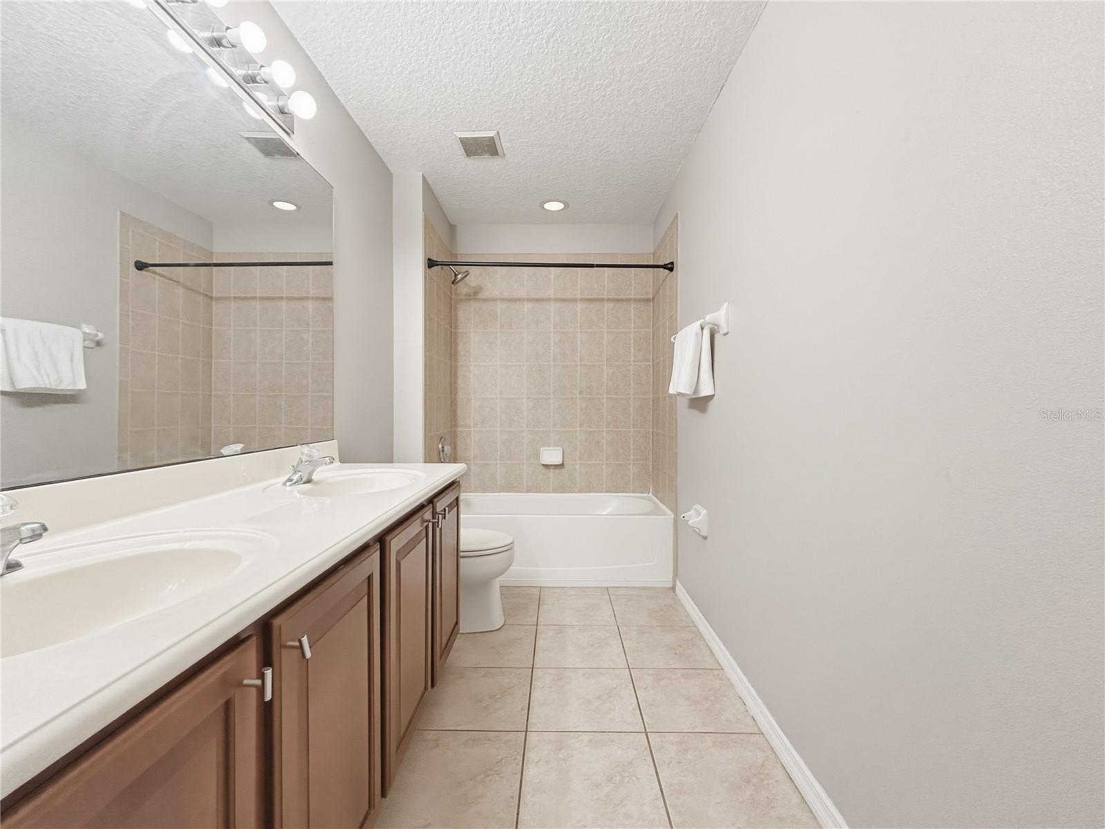 WYNDHAM LAKES ESTATES UNIT 1 63/29 LOT 122 BLK 2 P - Residential