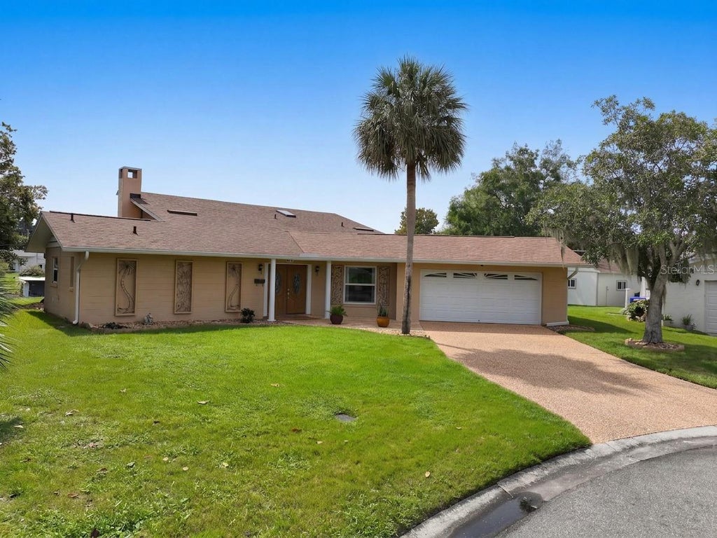 Photo of 1627 Canal Court, Tavares, FL 32778 (MLS # G5118857)