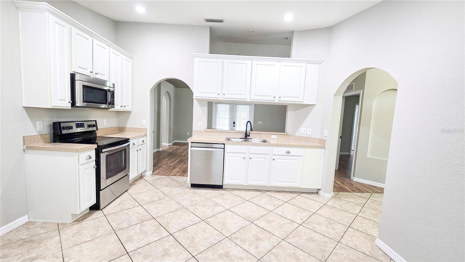 OAKFORD ESTATES - Residential Lease