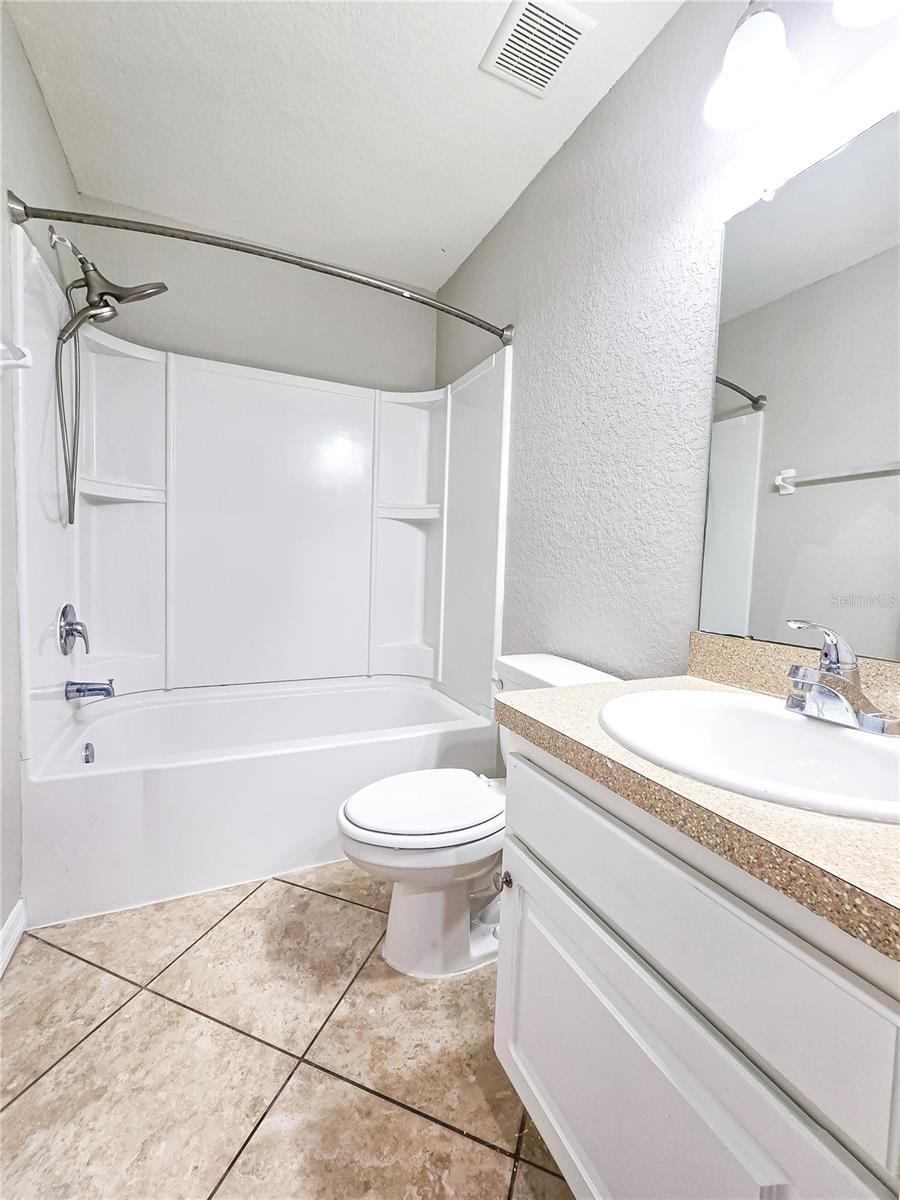 OAKFORD ESTATES - Residential Lease