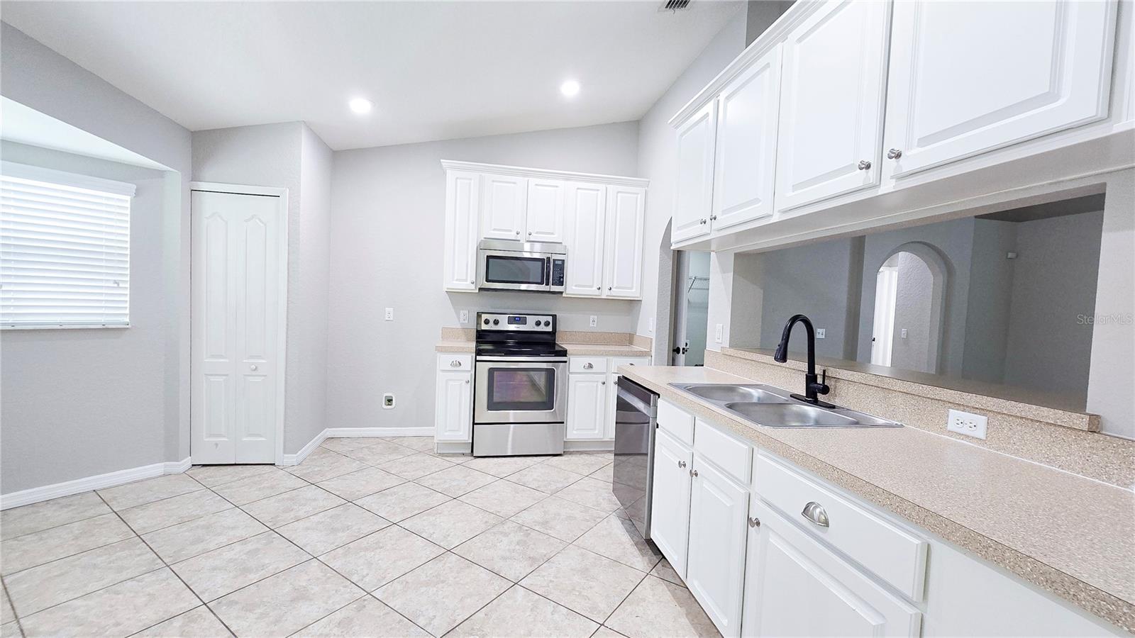 OAKFORD ESTATES - Residential Lease