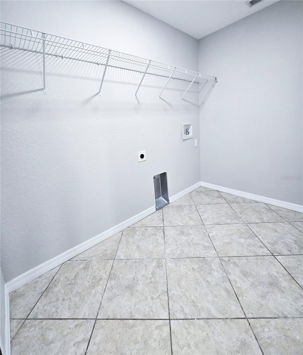 OAKFORD ESTATES - Residential Lease