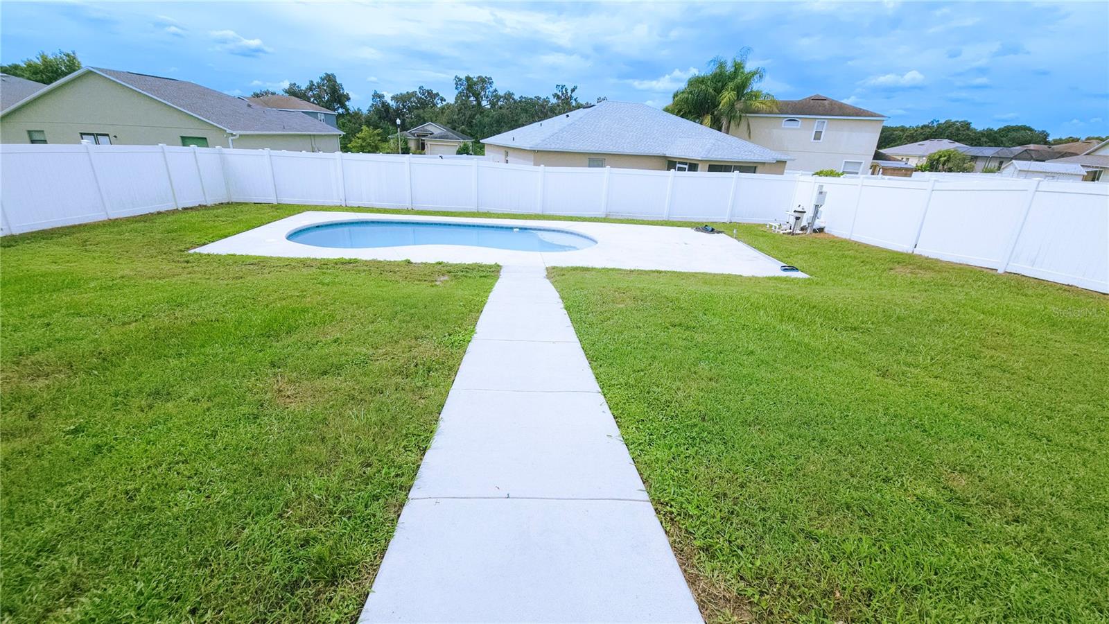 OAKFORD ESTATES - Residential Lease