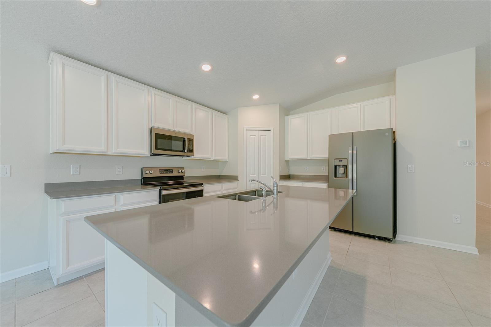 GREATER LAKES PH 4 - Residential Lease