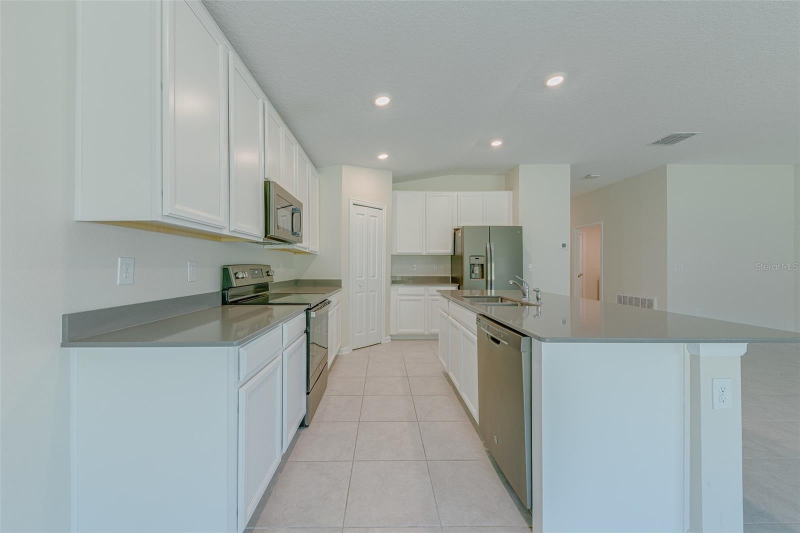 GREATER LAKES PH 4 - Residential Lease