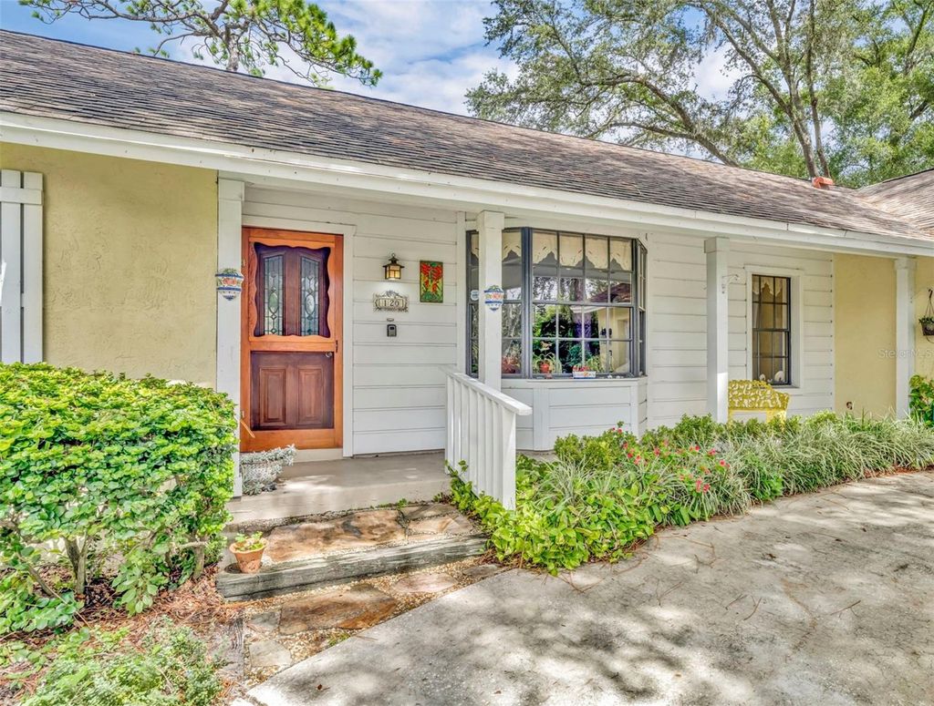 Photo of 120 Lake Oaks Boulevard, Longwood, FL 32750 (MLS # O6351140)