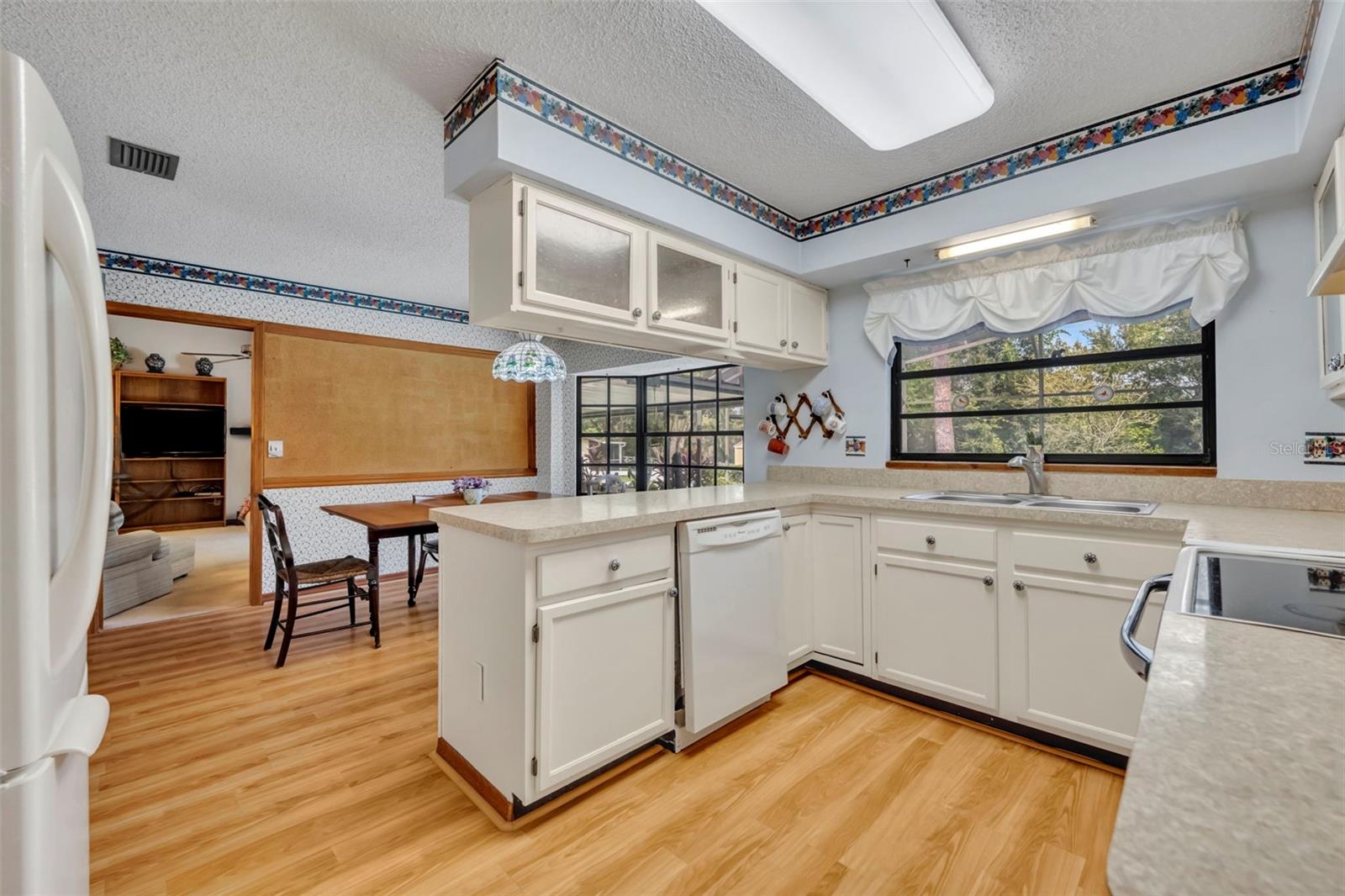 SANLANDO SPRINGS LAKE OAKS SECTION - Residential