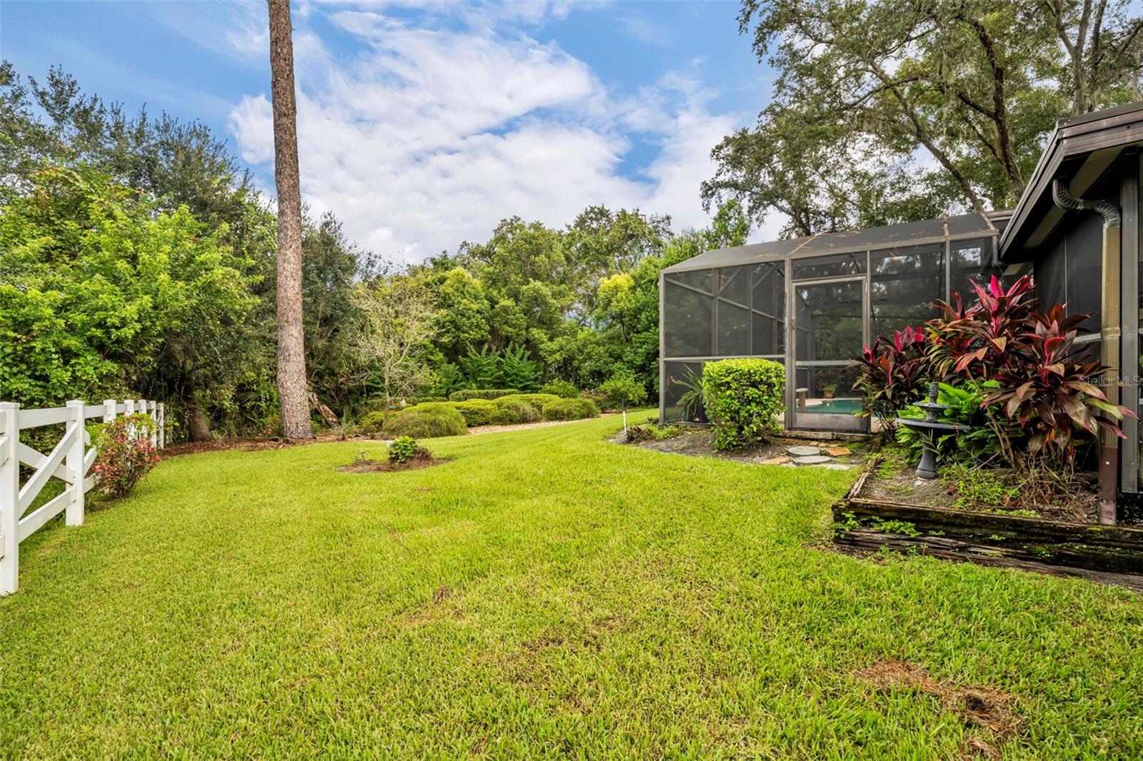 SANLANDO SPRINGS LAKE OAKS SECTION - Residential