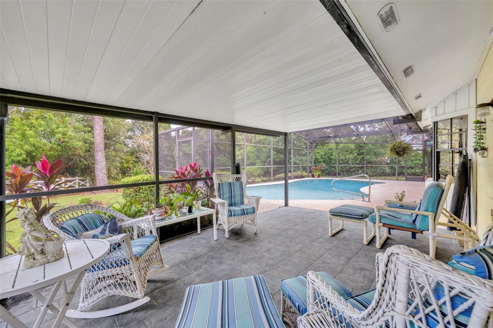 SANLANDO SPRINGS LAKE OAKS SECTION - Residential