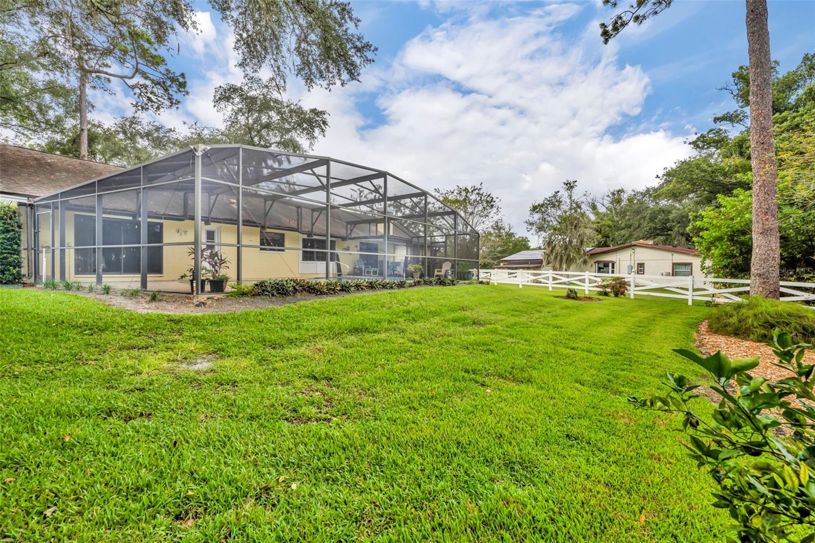 SANLANDO SPRINGS LAKE OAKS SECTION - Residential