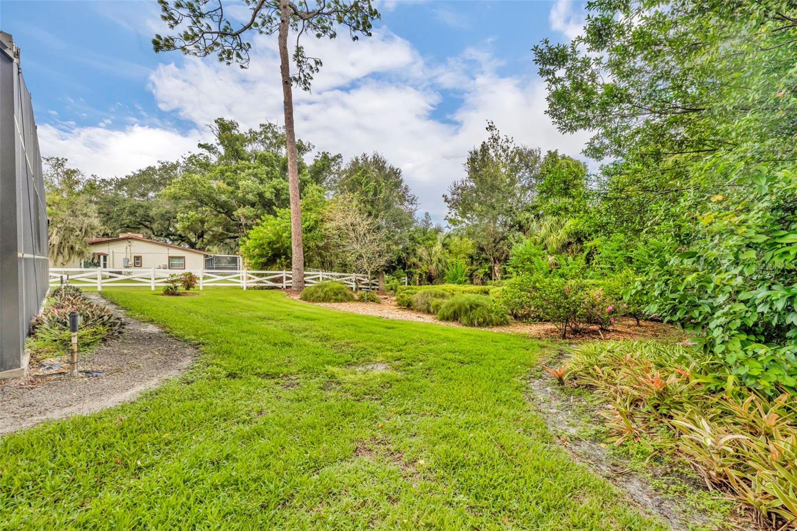 SANLANDO SPRINGS LAKE OAKS SECTION - Residential