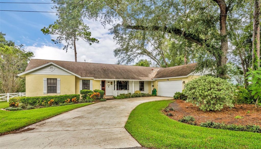Photo of 120 Lake Oaks Boulevard, Longwood, FL 32750 (MLS # O6351140)