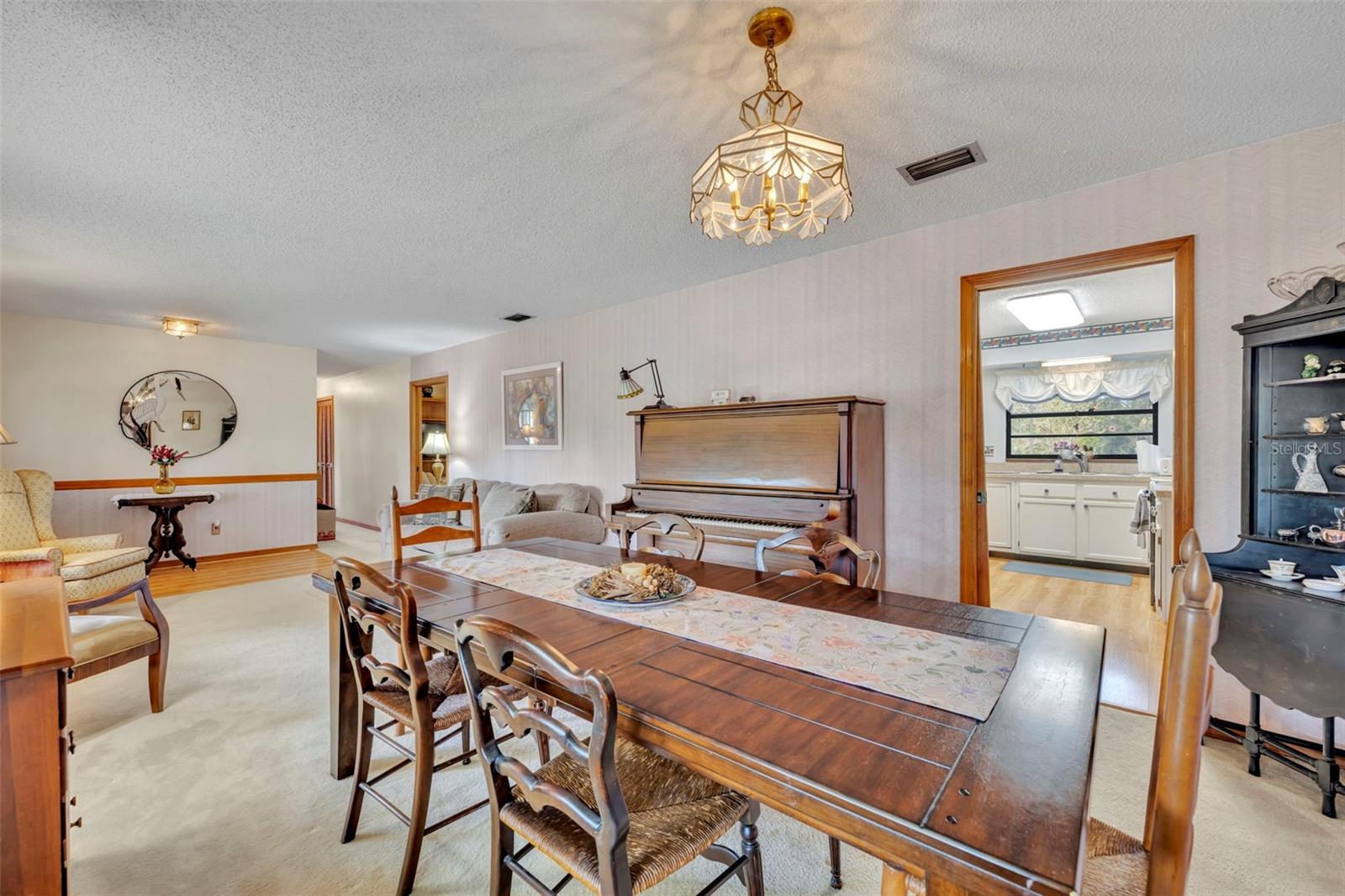 SANLANDO SPRINGS LAKE OAKS SECTION - Residential