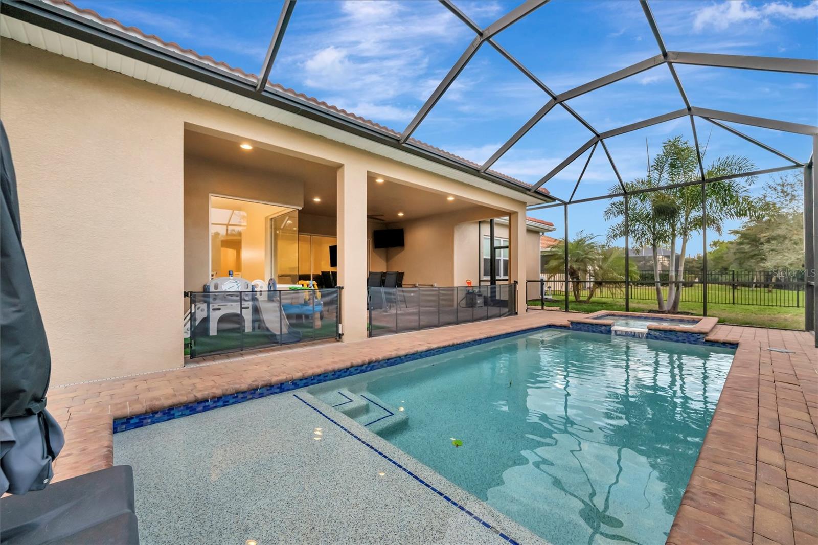 RIVER CLUB - Residential