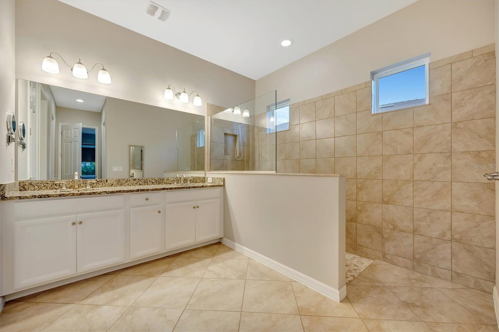 RIVER CLUB - Residential