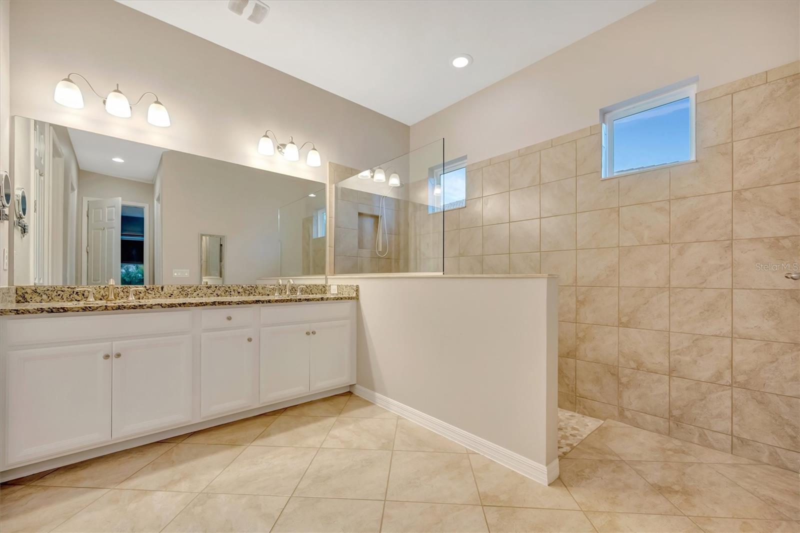 RIVER CLUB - Residential