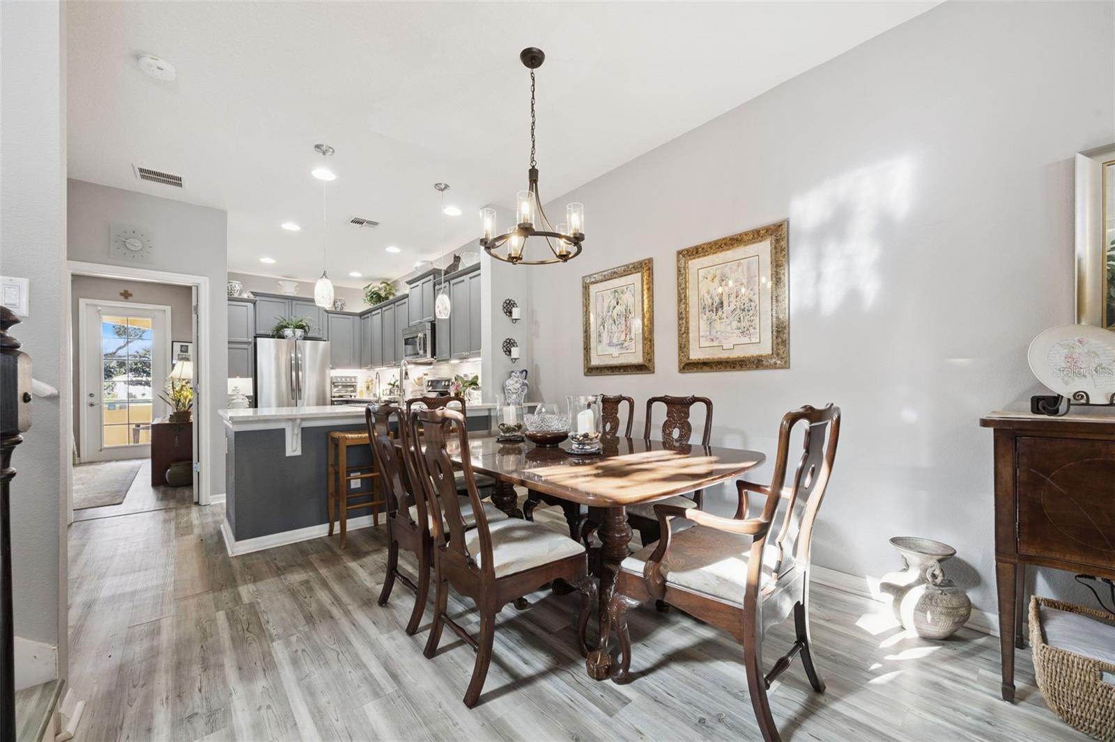 Casas a venda 4 - Jen Dantas 12033 FORSYTHIA DRIVE