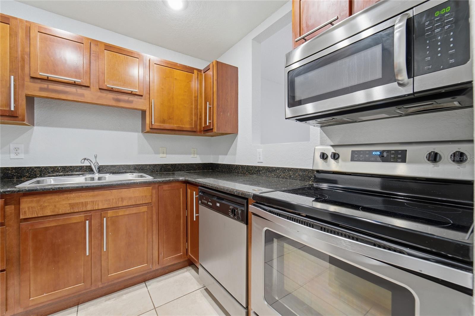 METRO/MICHIGAN PARK CONDO - Residential