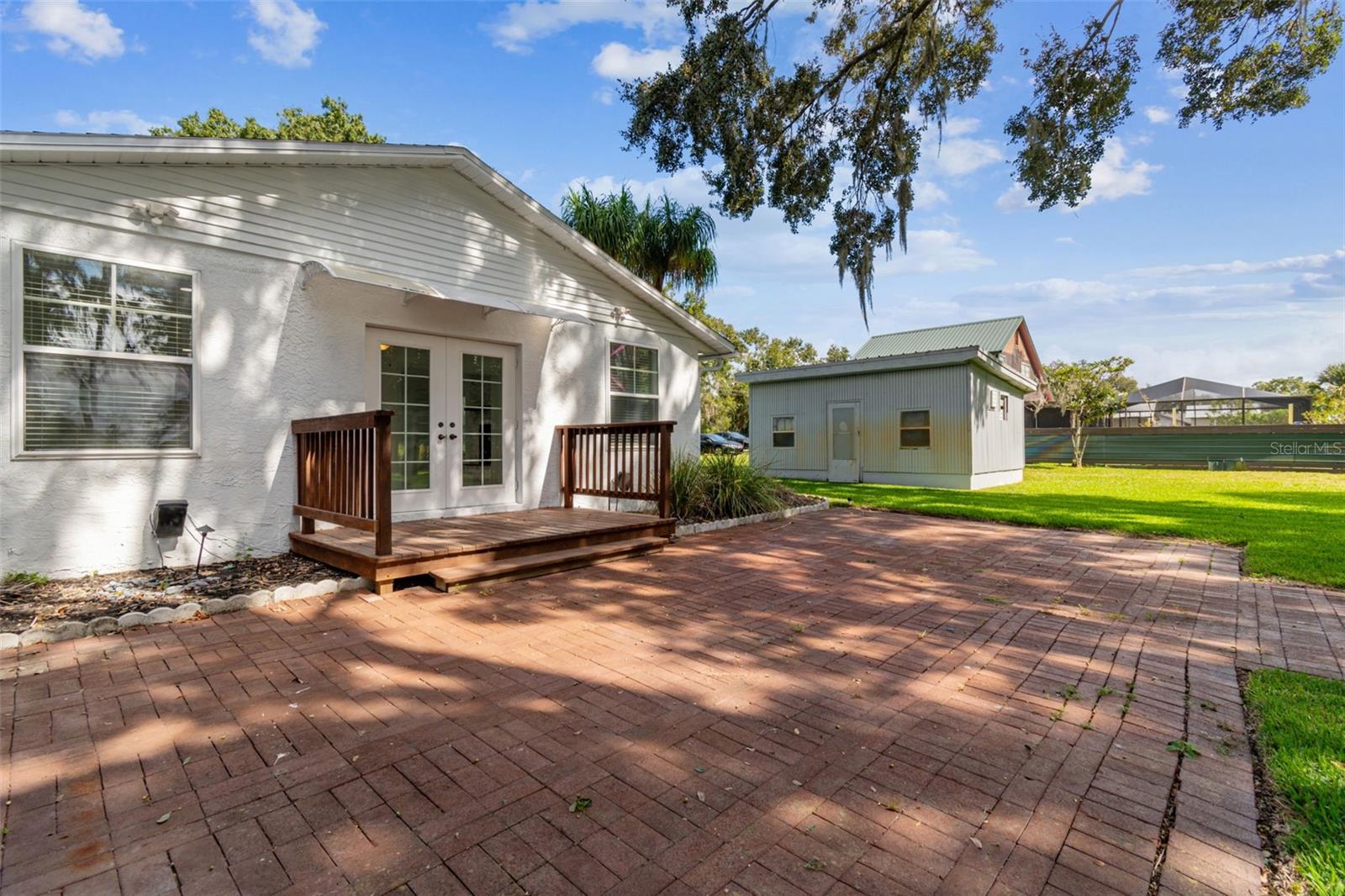 TROPICAL LAKES - Residential