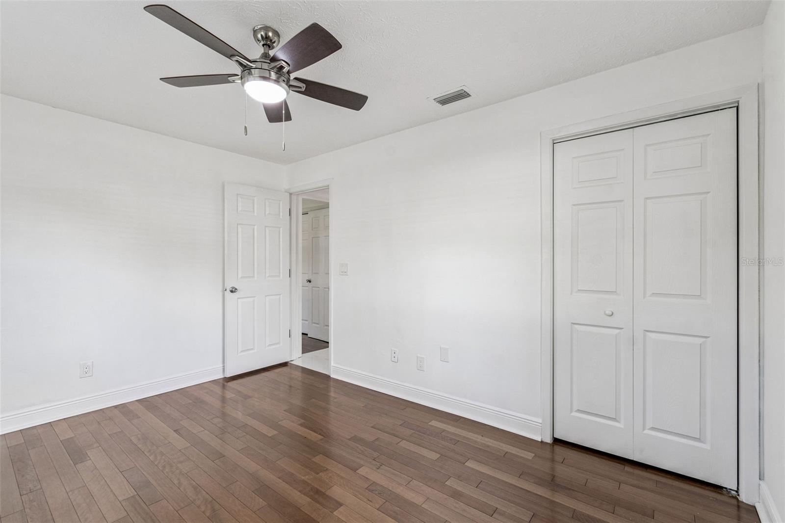 TROPICAL LAKES - Residential