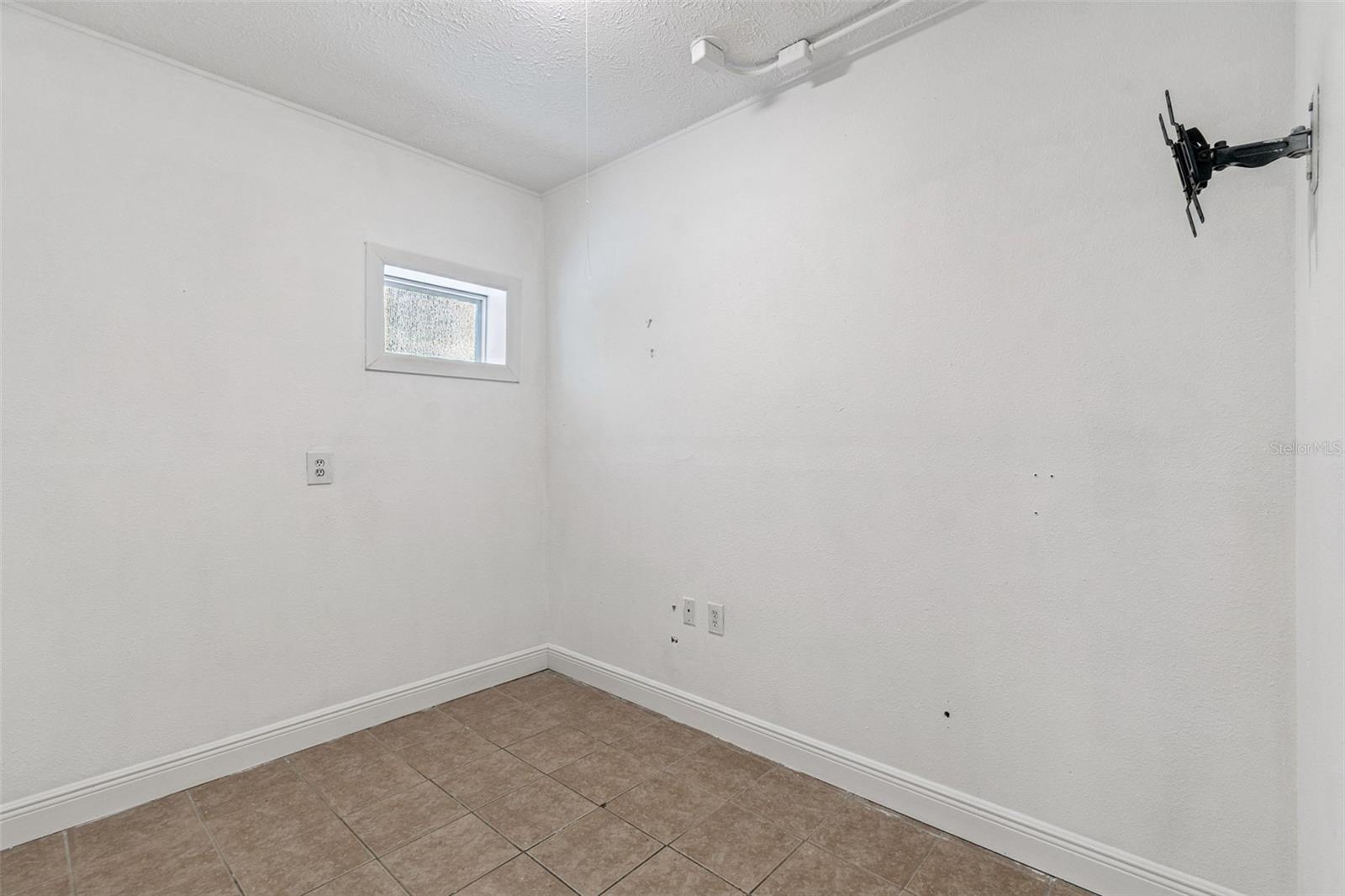 TROPICAL LAKES - Residential