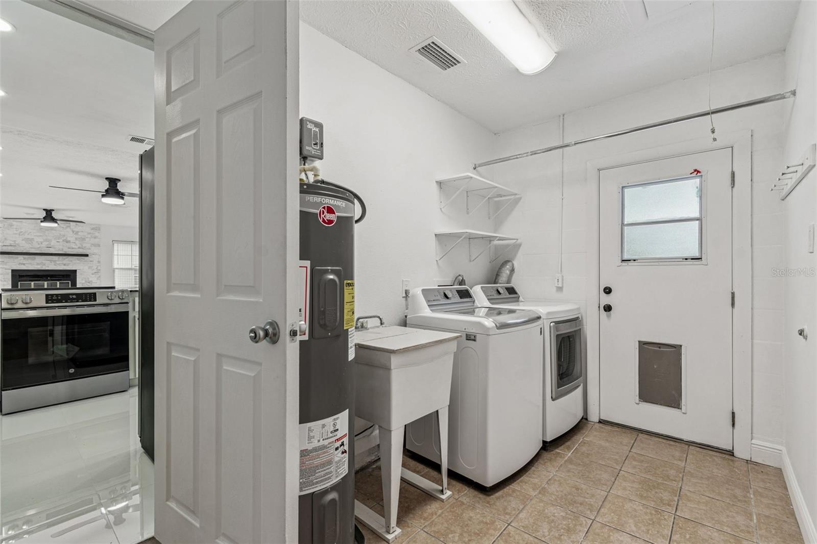 TROPICAL LAKES - Residential