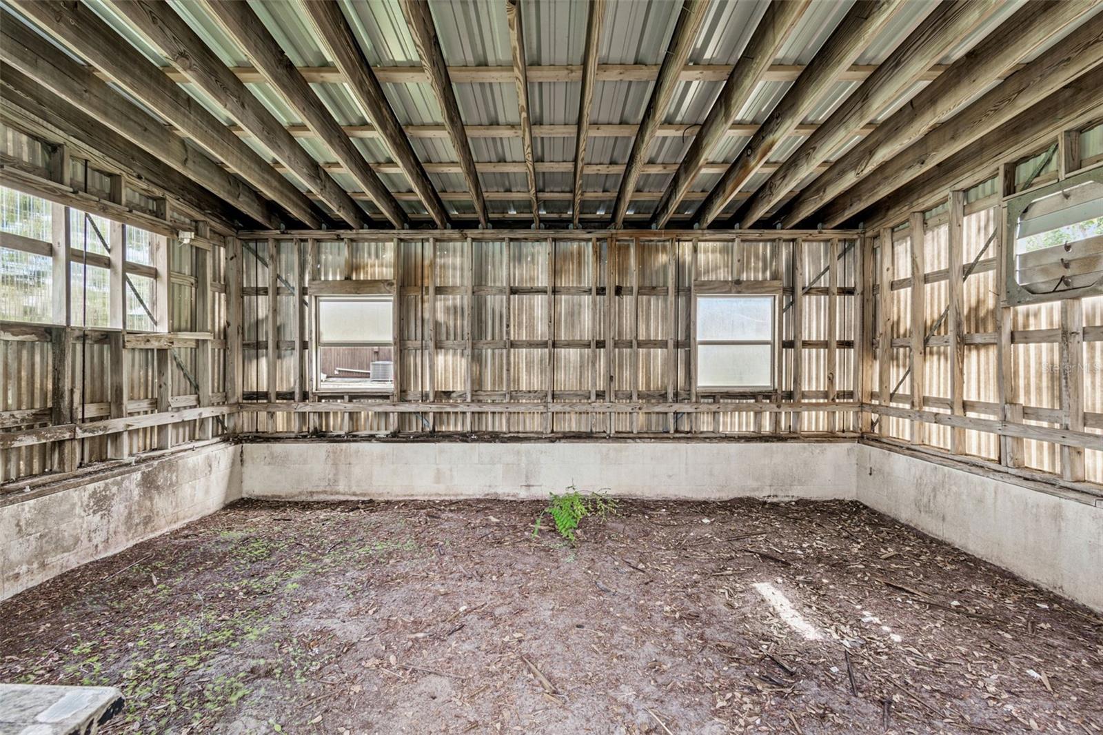 TROPICAL LAKES - Residential