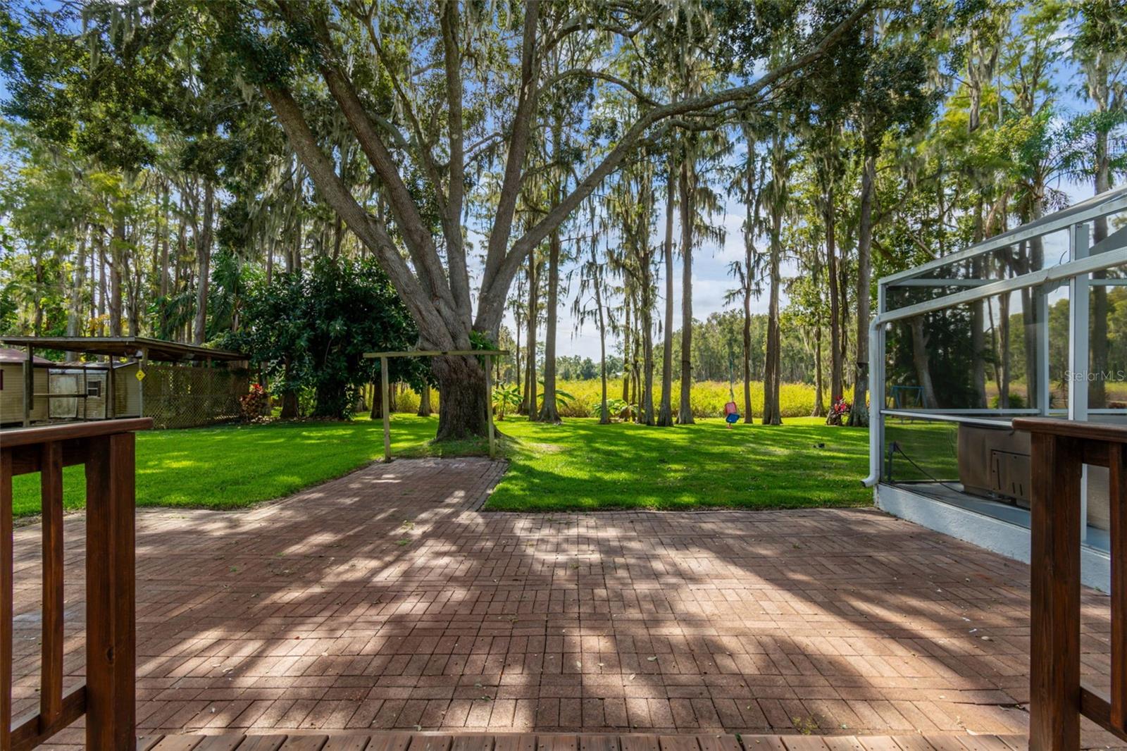 TROPICAL LAKES - Residential