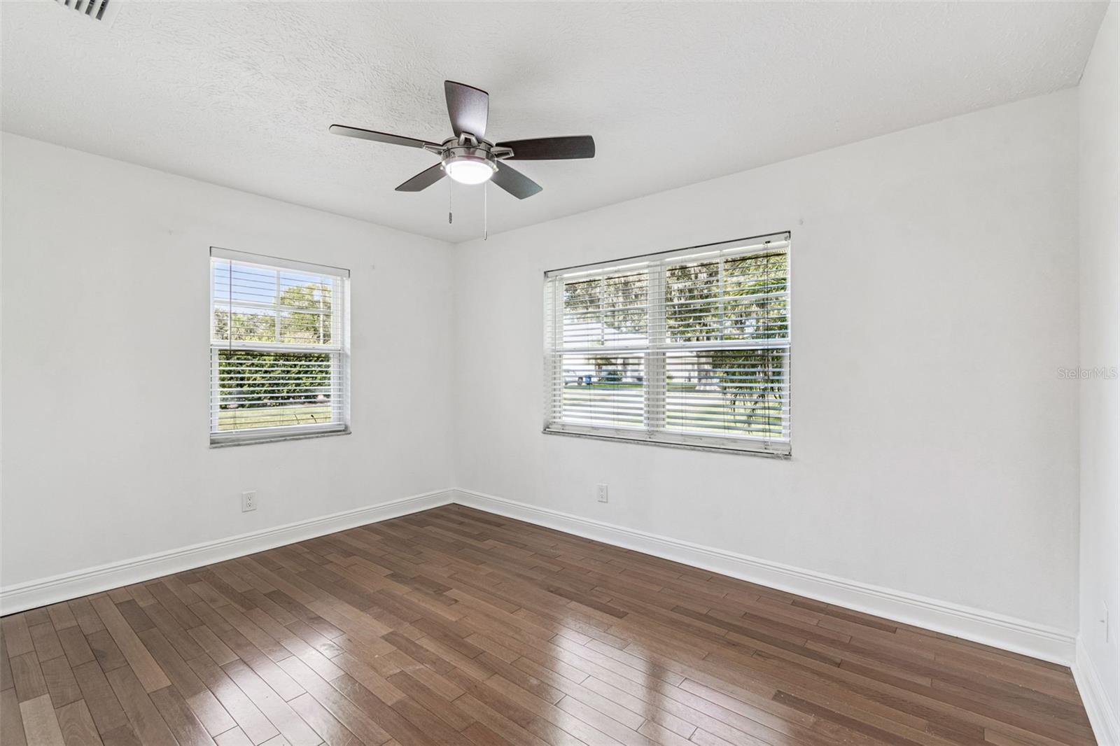 TROPICAL LAKES - Residential