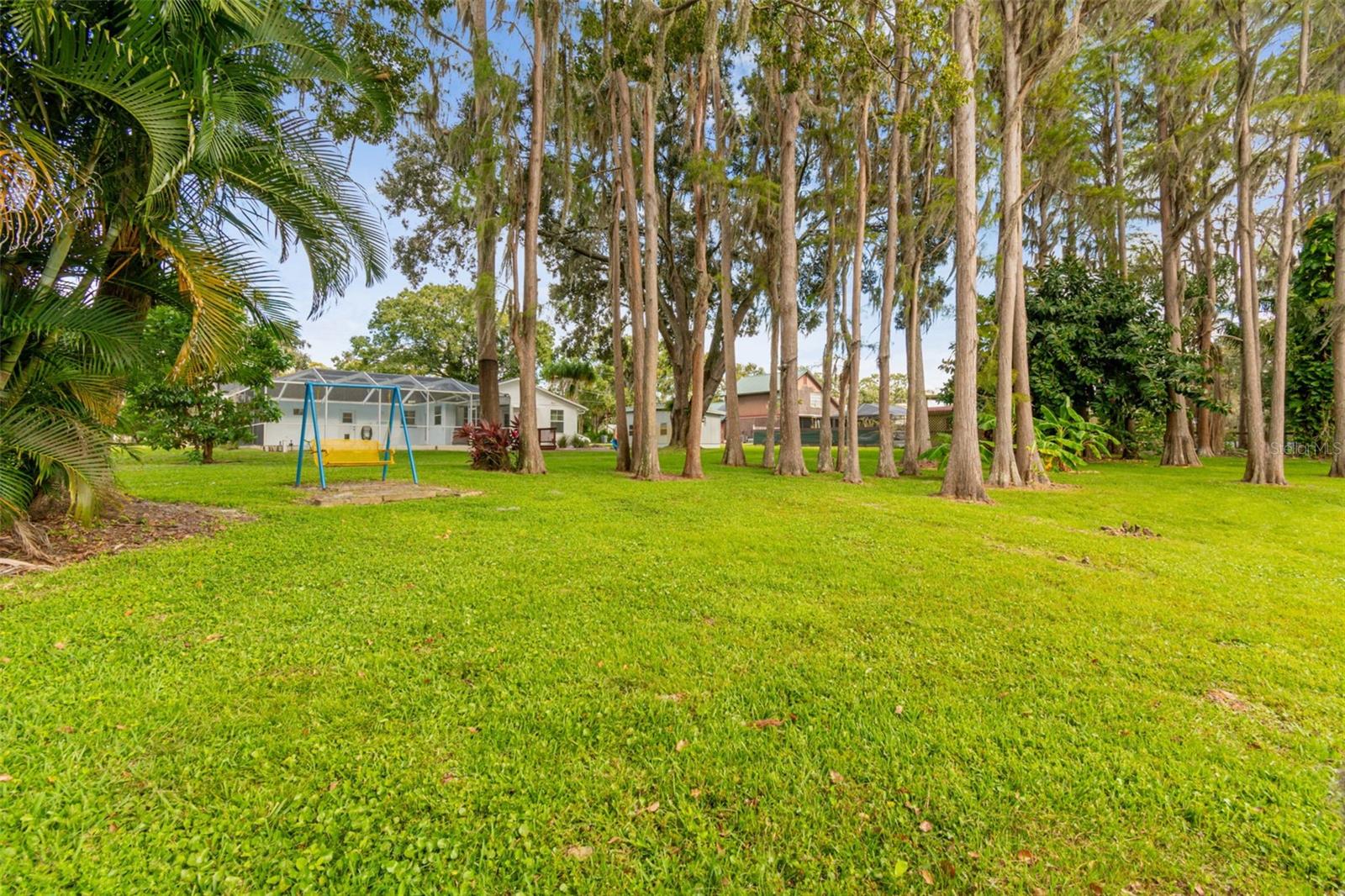 TROPICAL LAKES - Residential