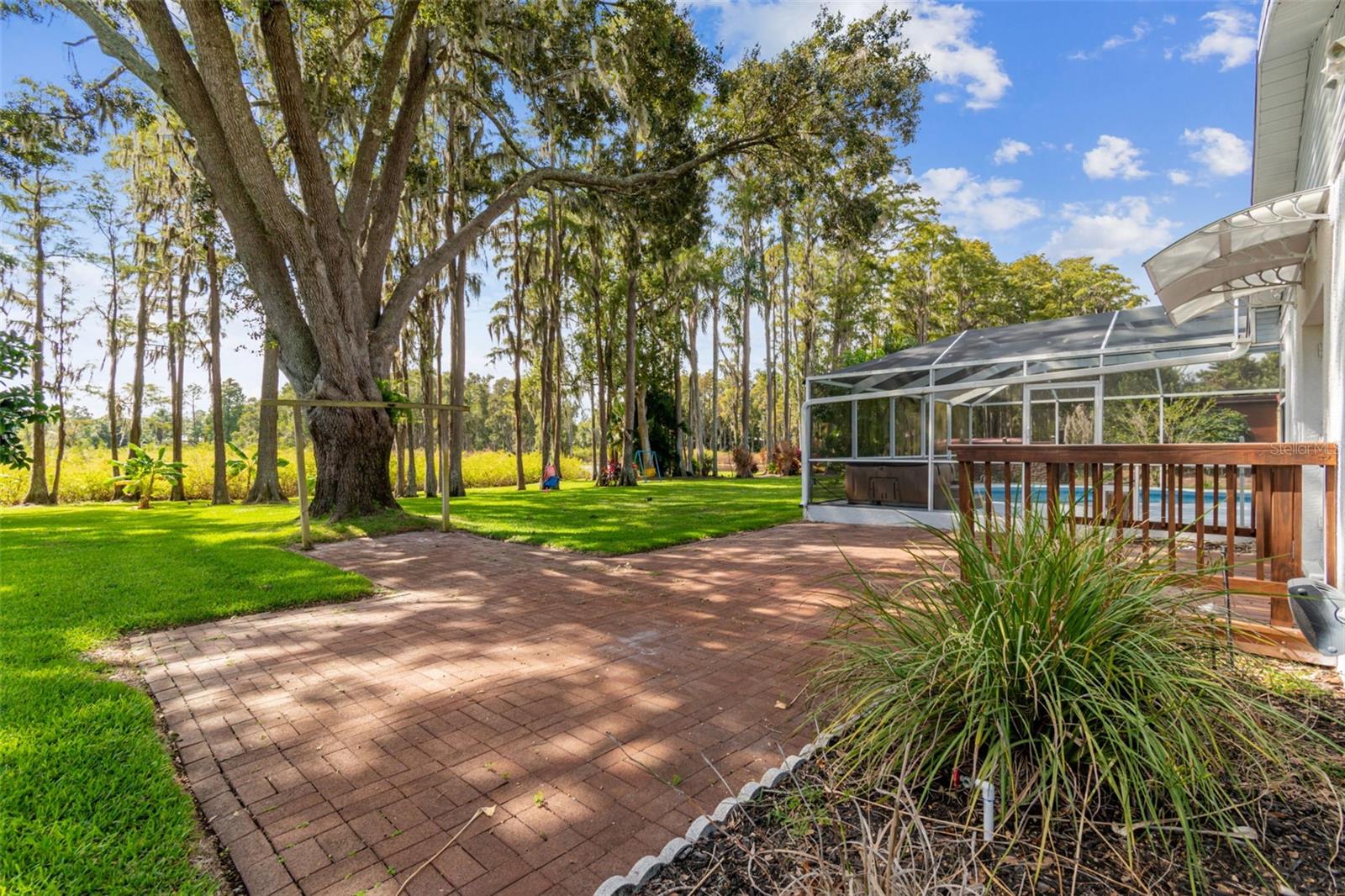 TROPICAL LAKES - Residential