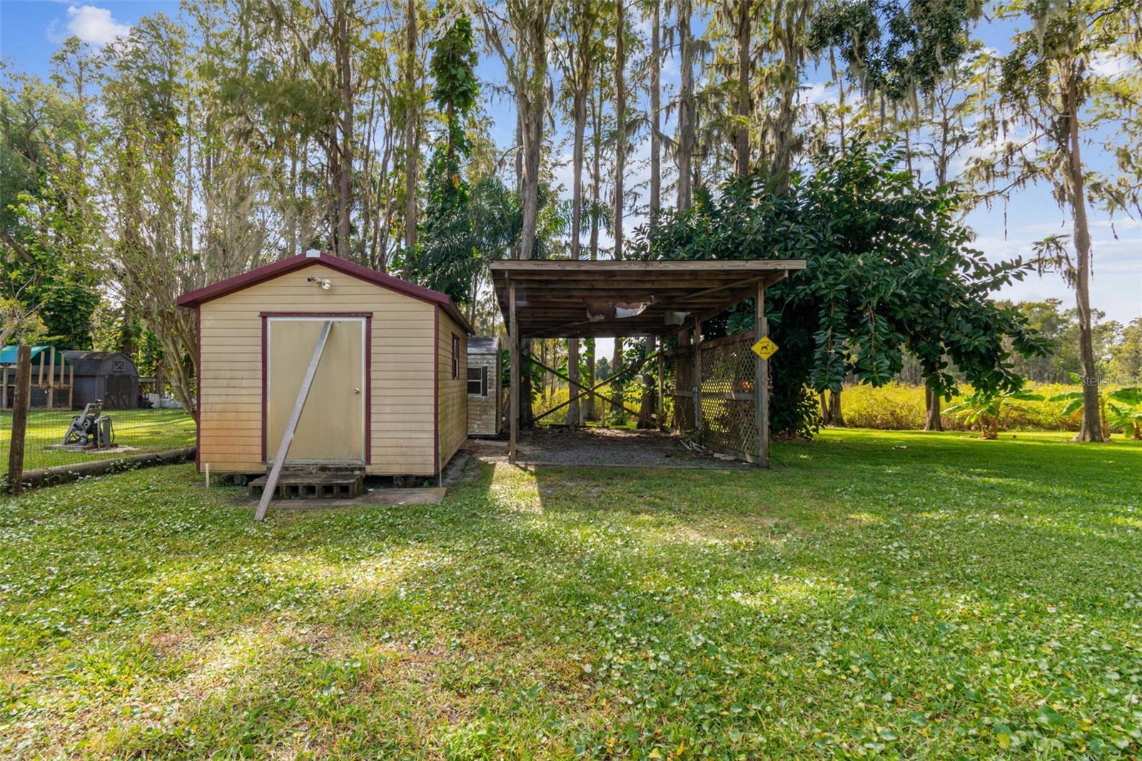 TROPICAL LAKES - Residential